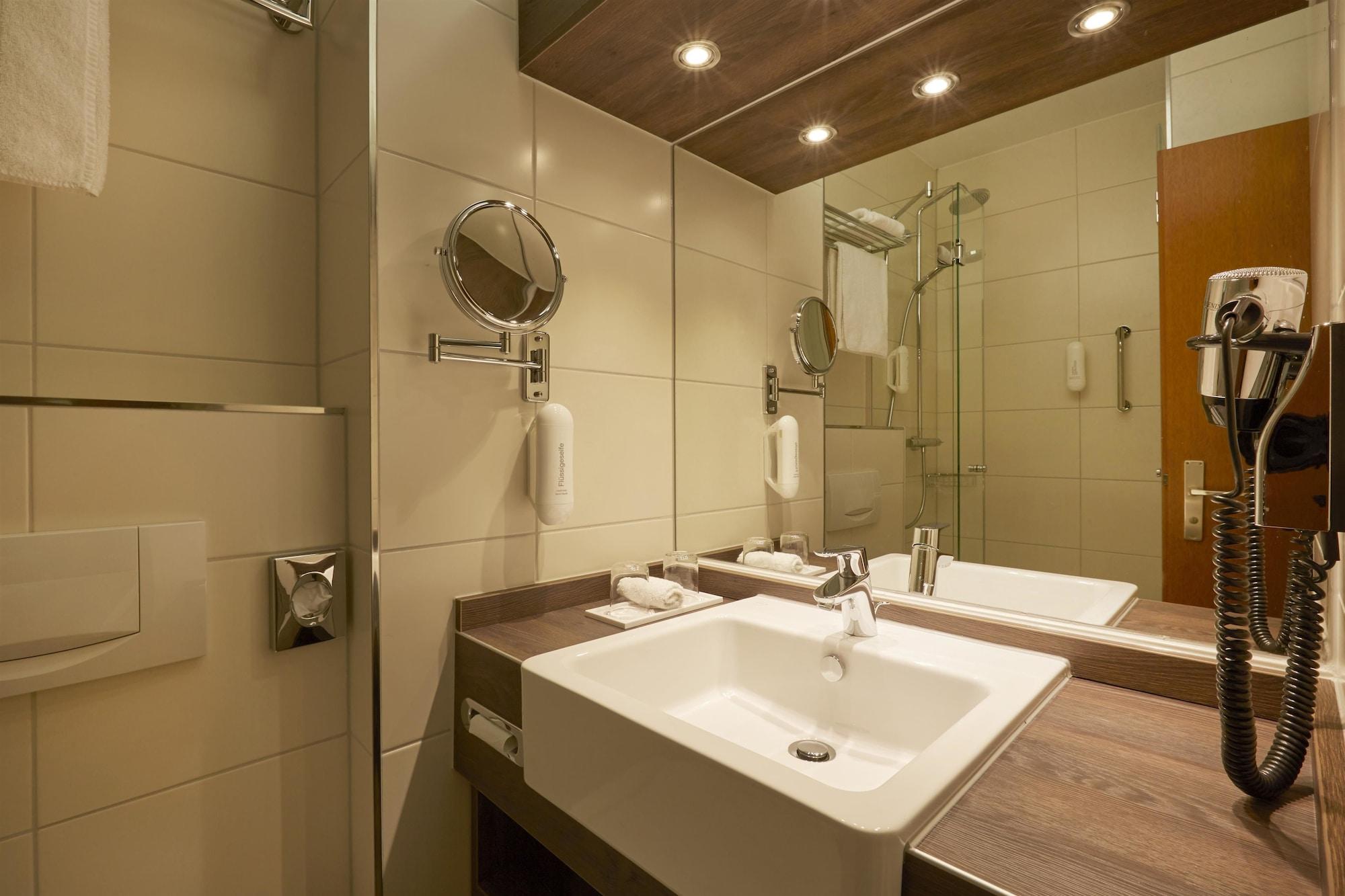 H+ Hotel Nuernberg Экстерьер фото
