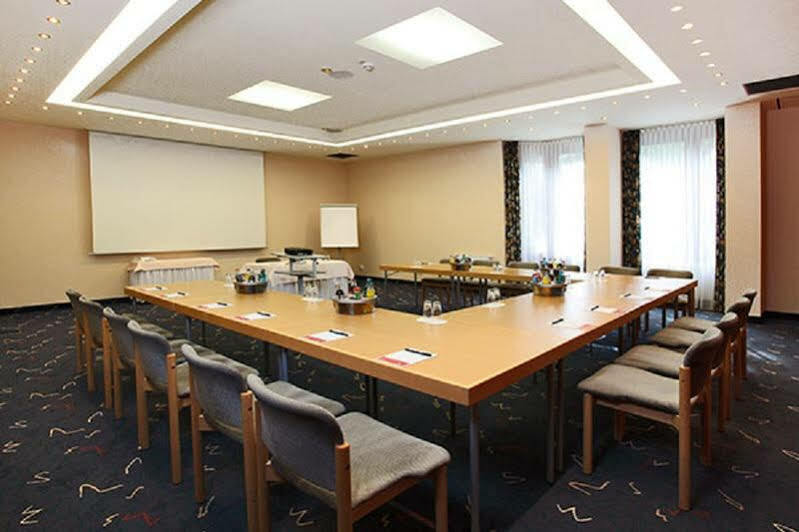 H+ Hotel Nuernberg Экстерьер фото