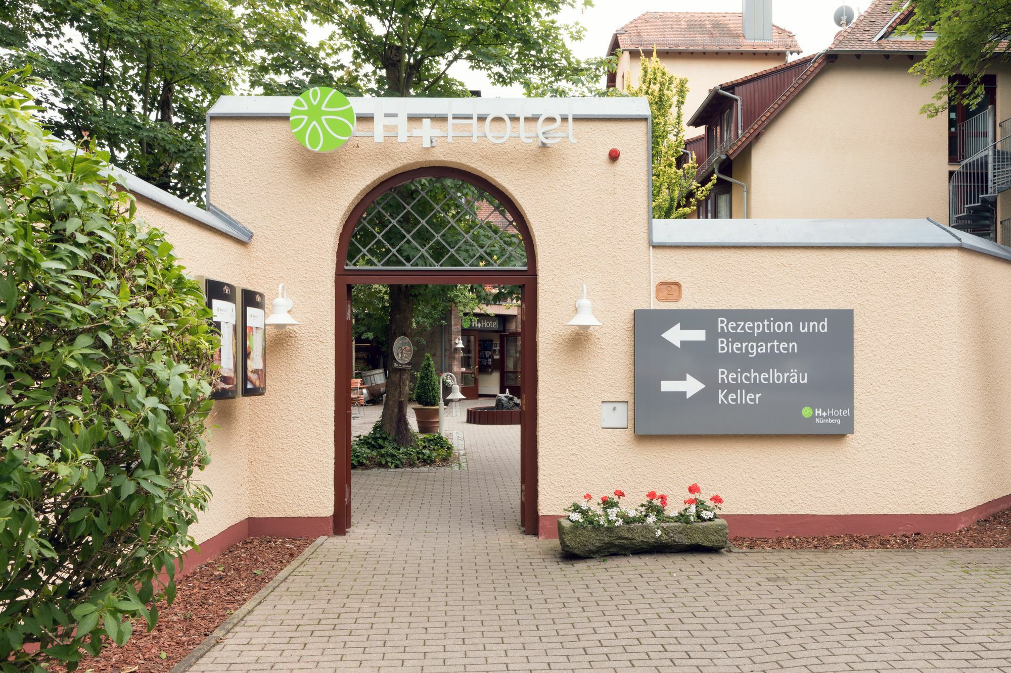 H+ Hotel Nuernberg Экстерьер фото