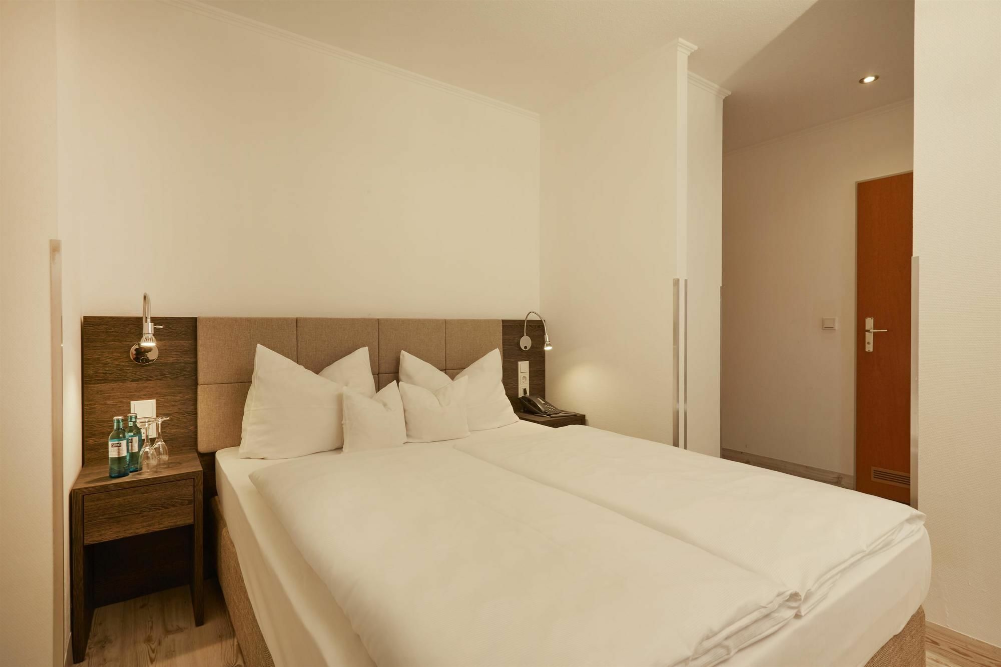 H+ Hotel Nuernberg Экстерьер фото